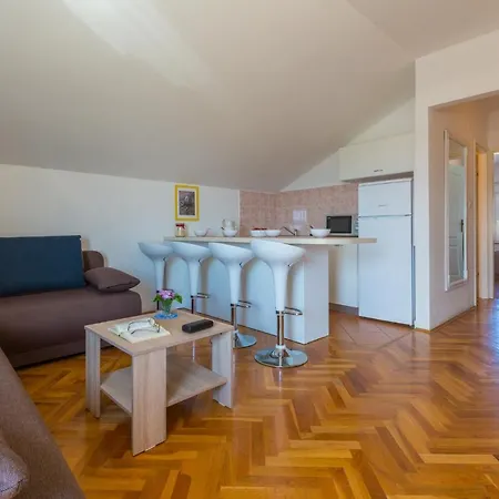 Akelava Apartman *